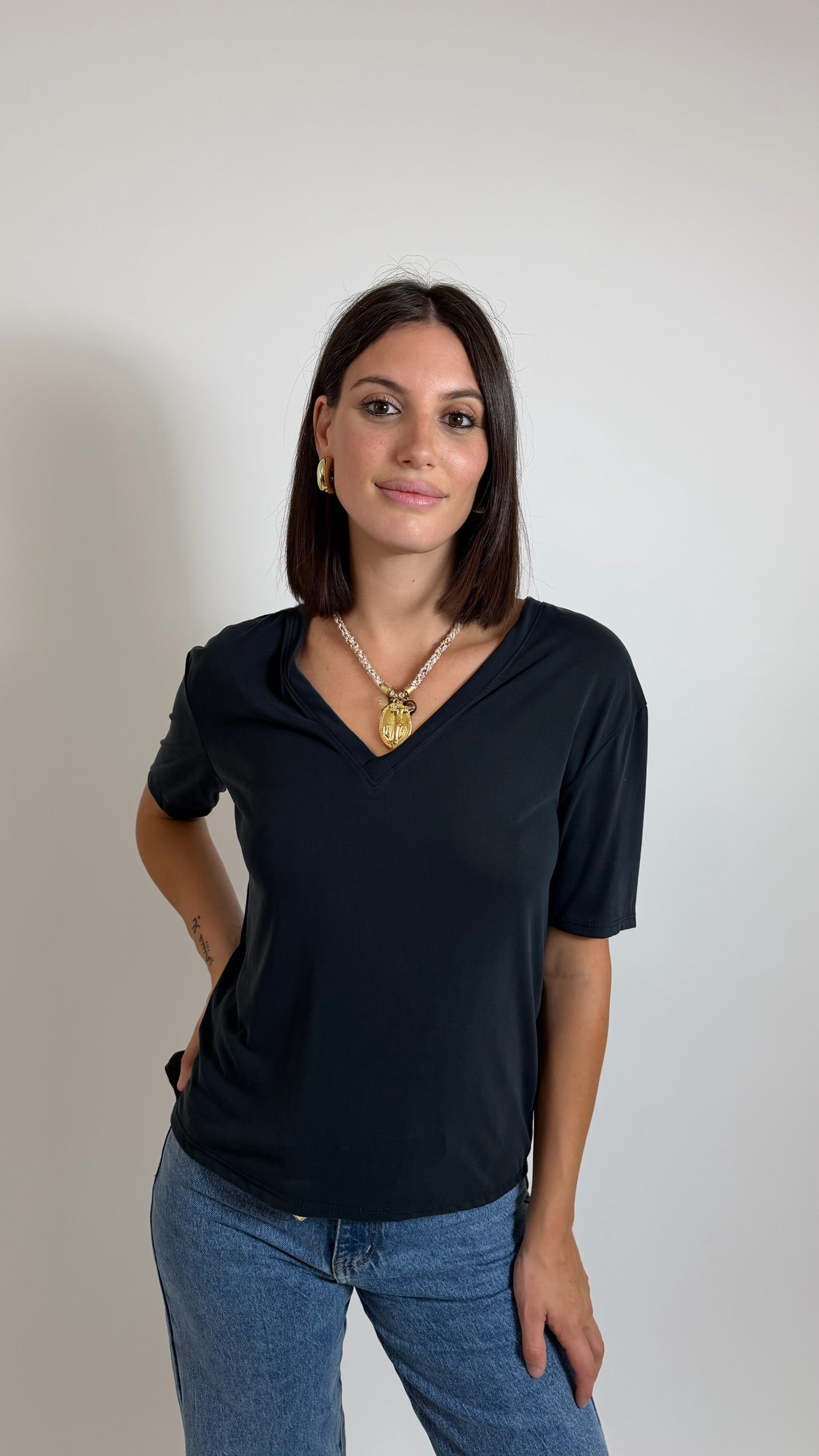 T-Shirt Soft Scollo V Nera