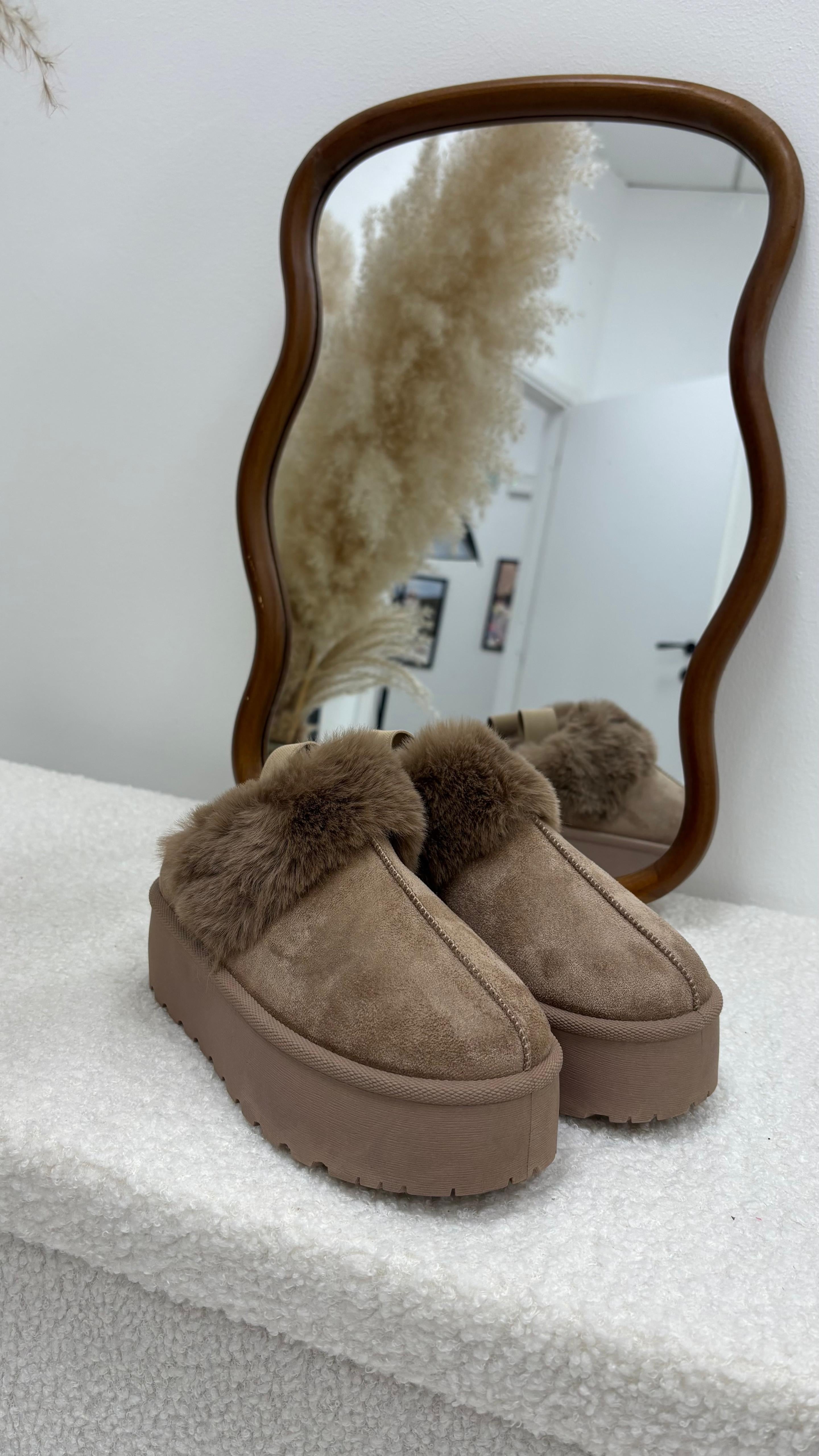 Inspo Ugg Funkette