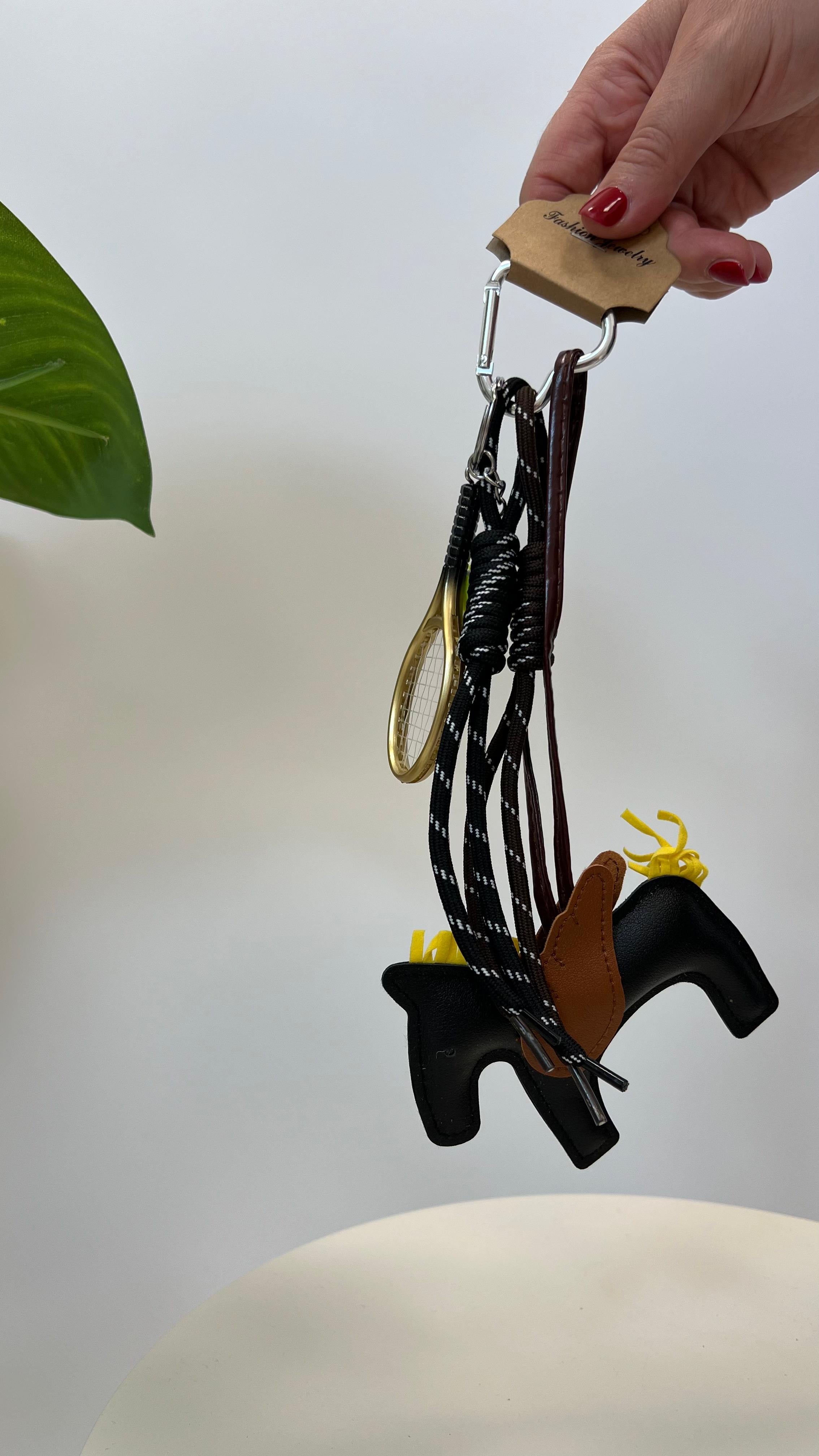 Charme Horse Black