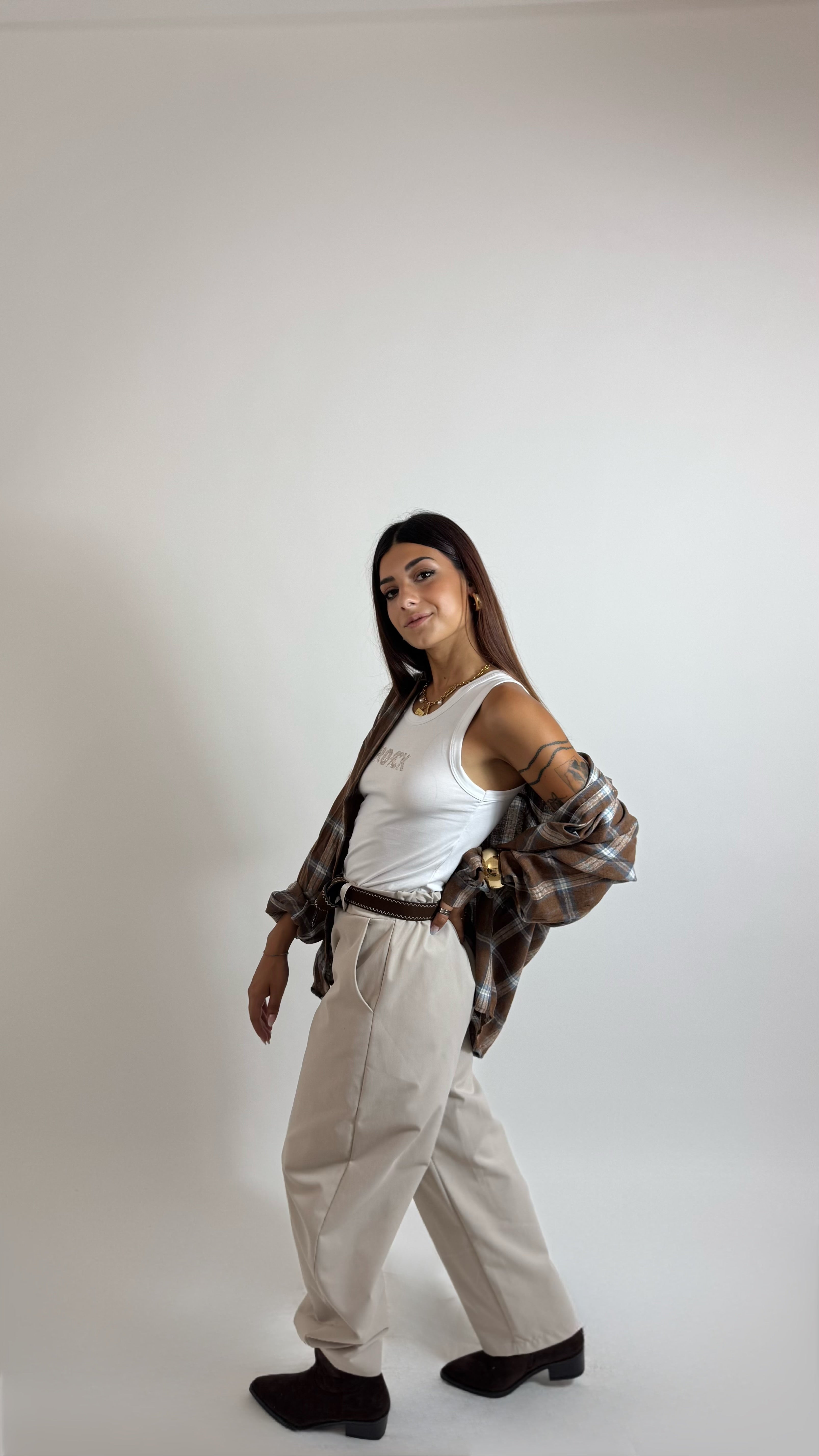 Pantalone Barrel Con Cintura Burro
