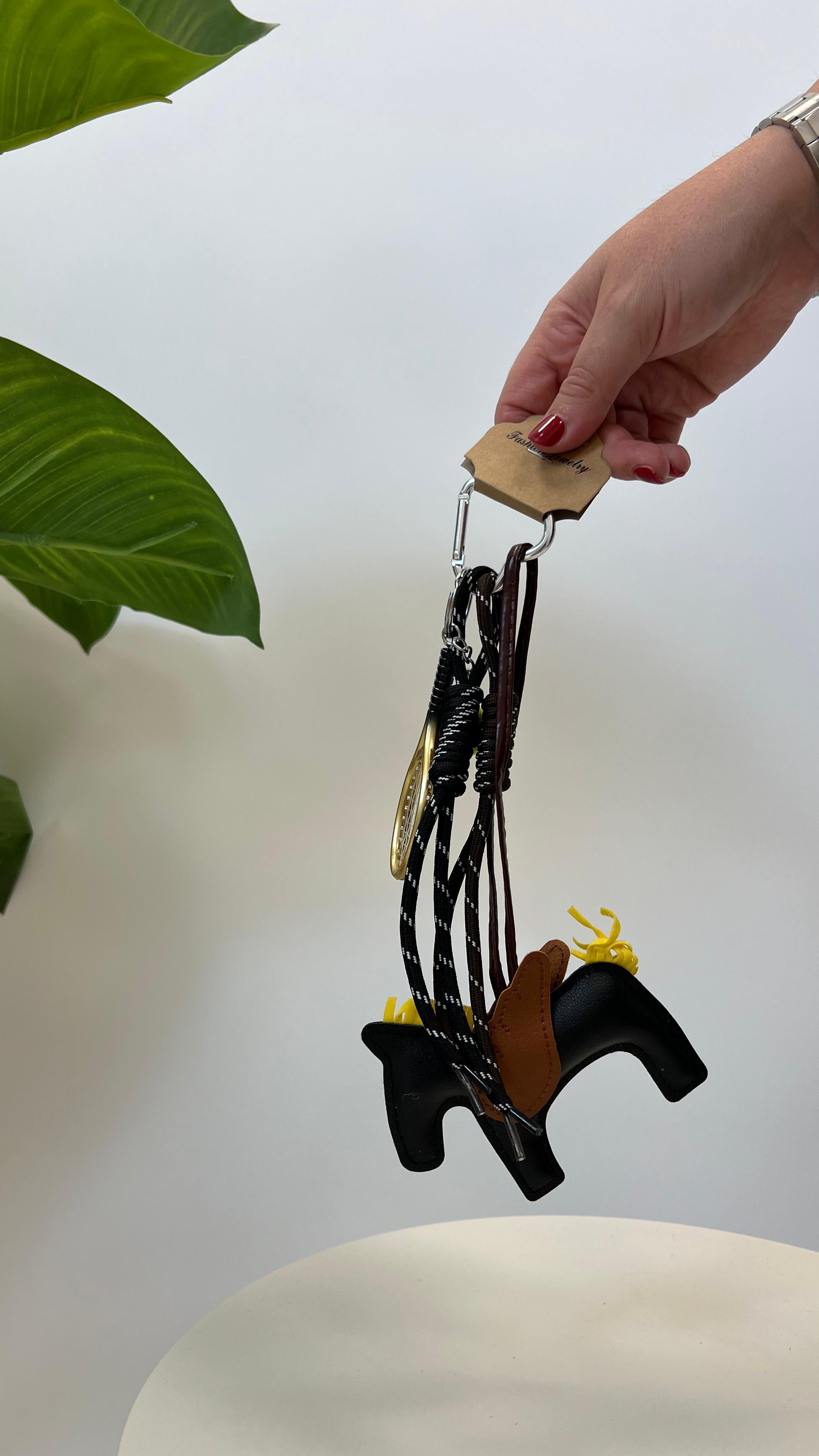 Charme Horse Black