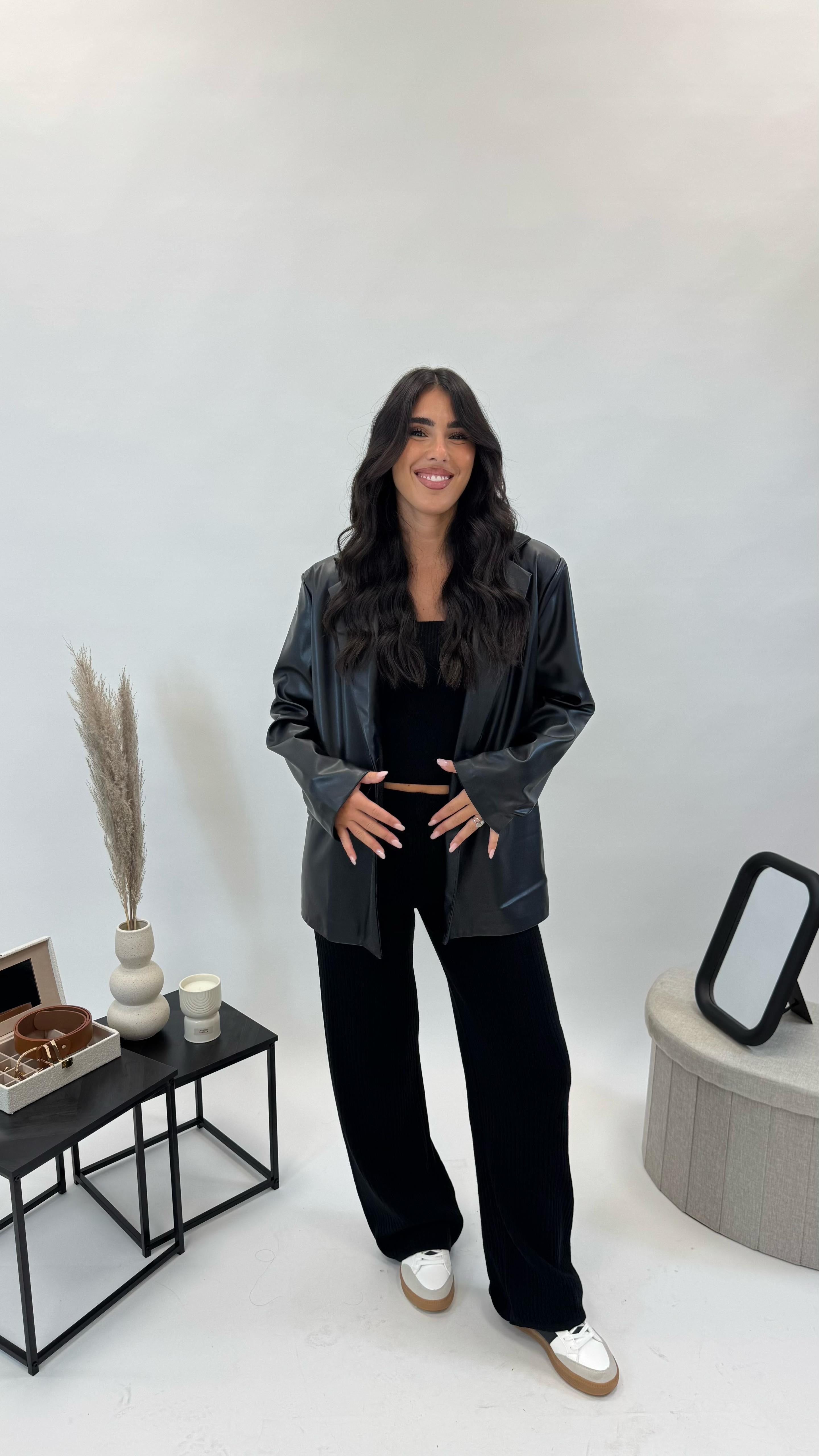 Set con Top in Maglia a Coste Nero