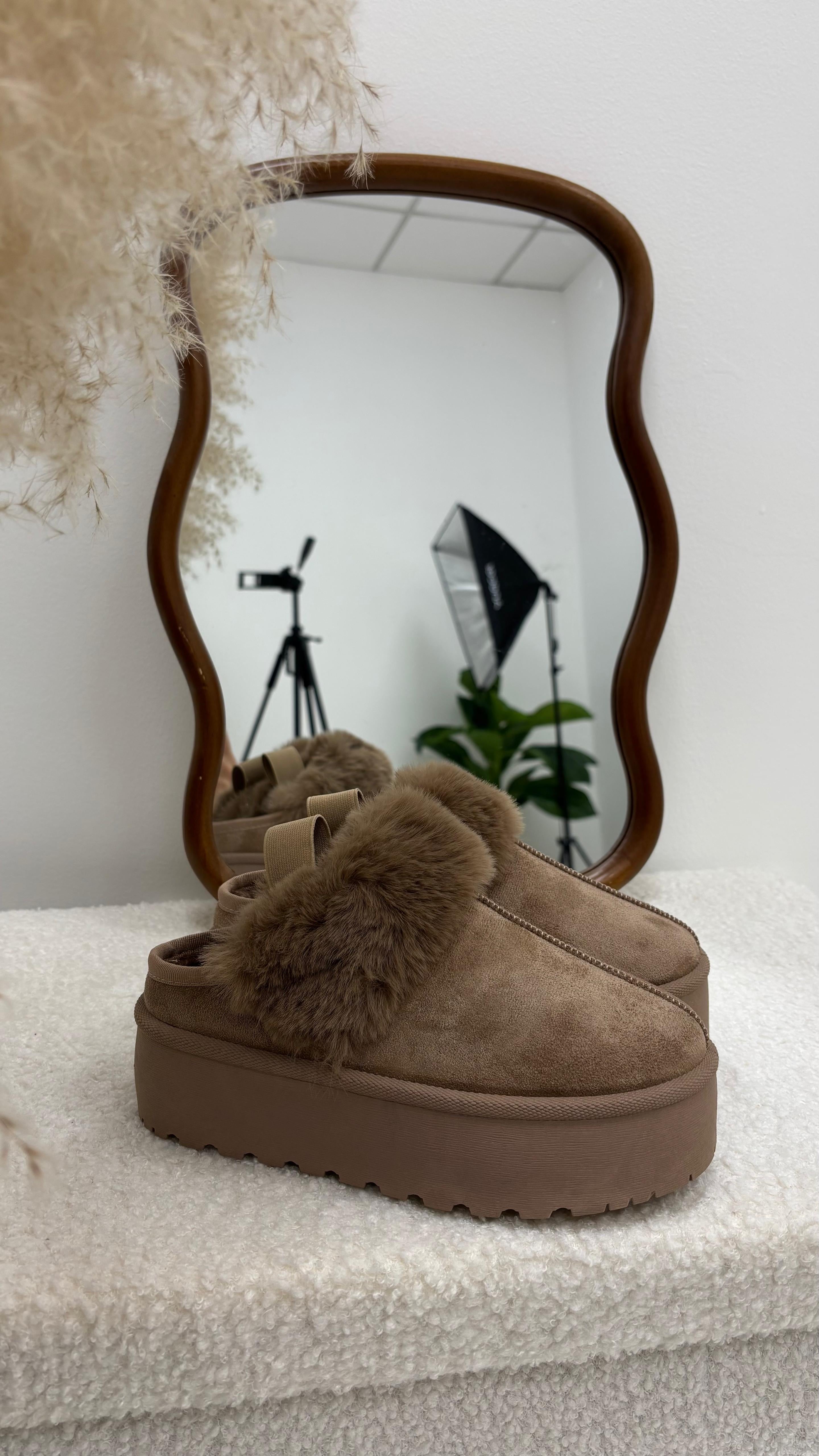 Inspo Ugg Funkette