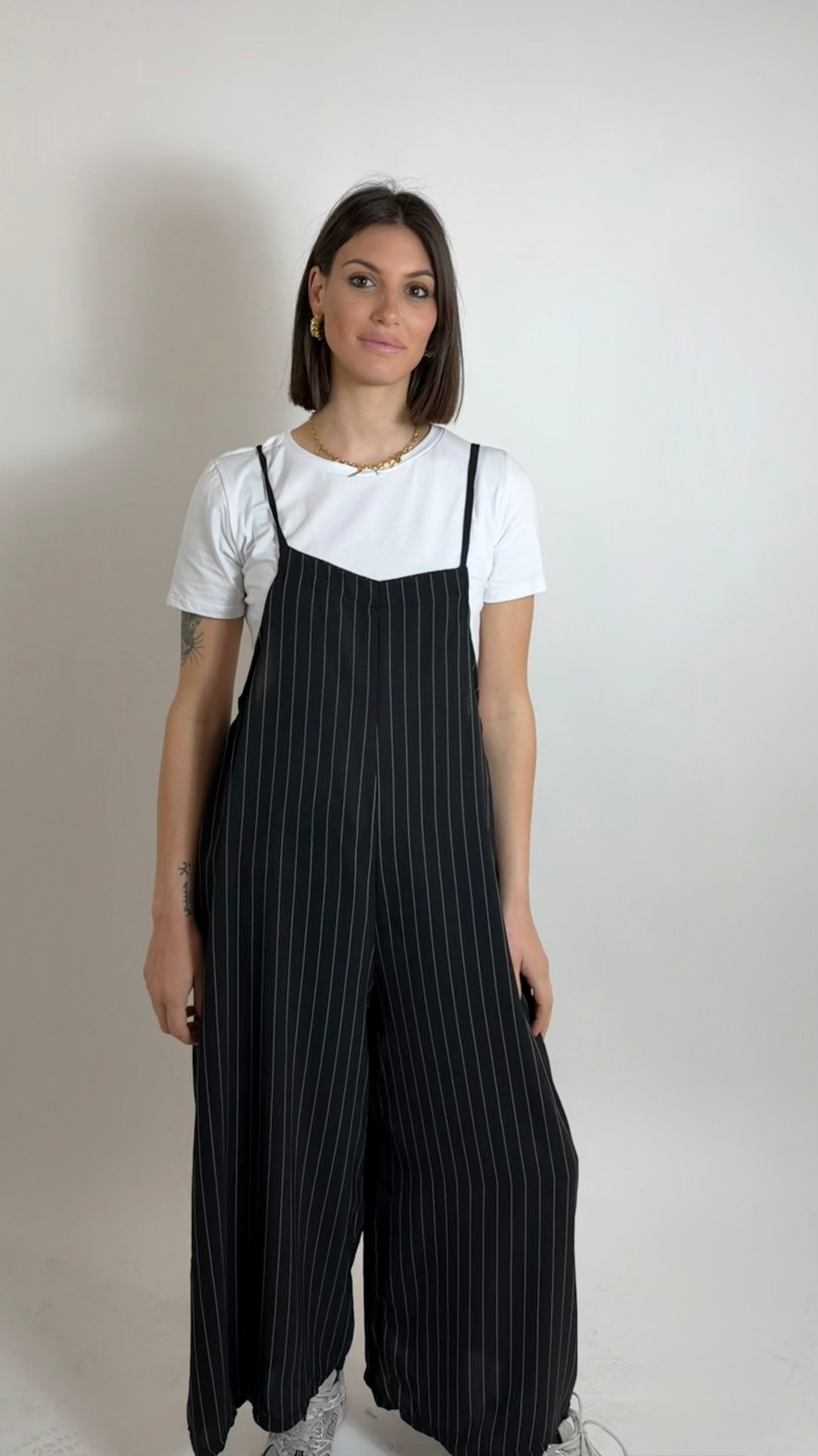 Salopette Gessata T-Shirt inclusa Nera