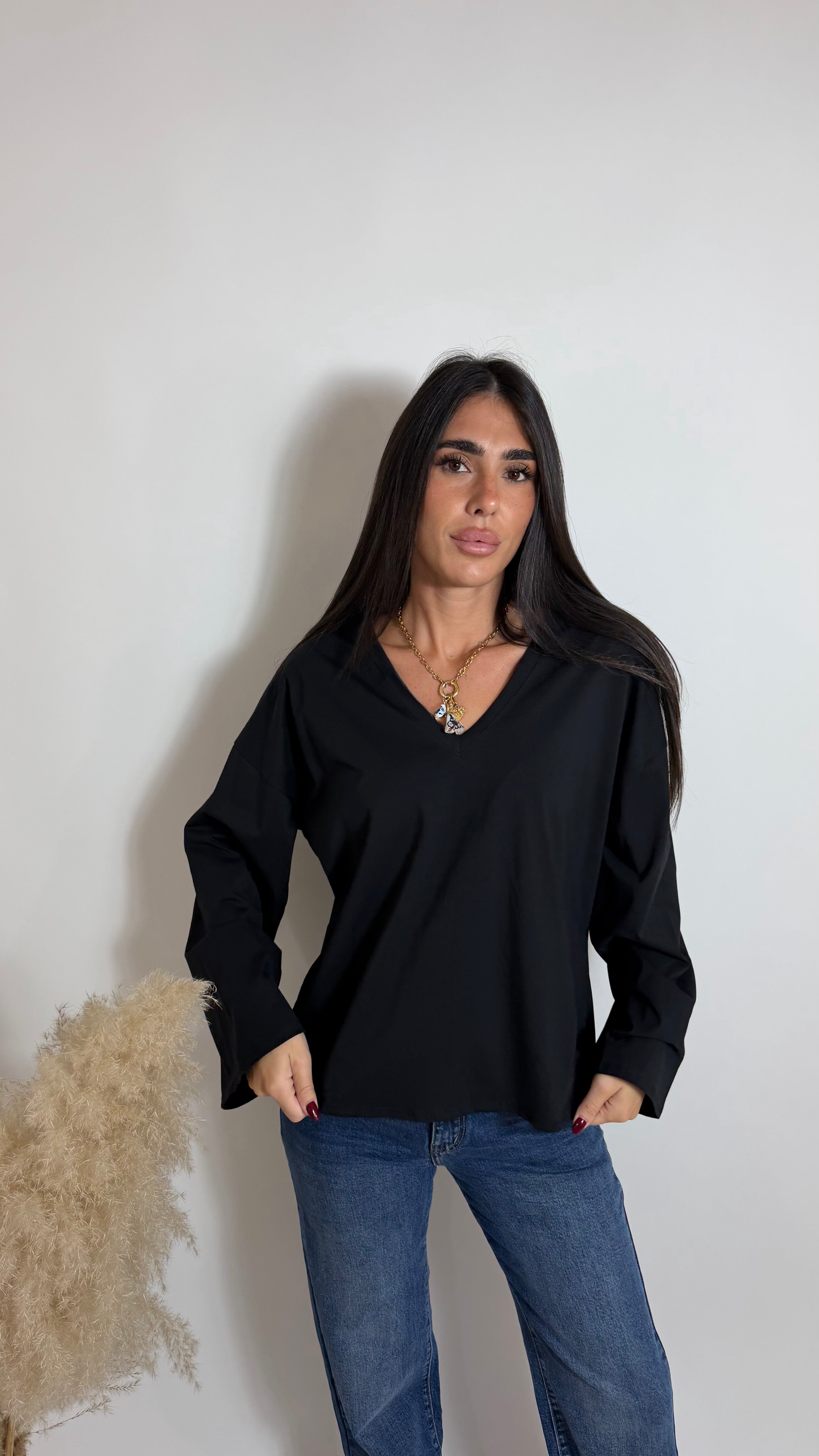 Maglia Scatoletta Scollo V Nera