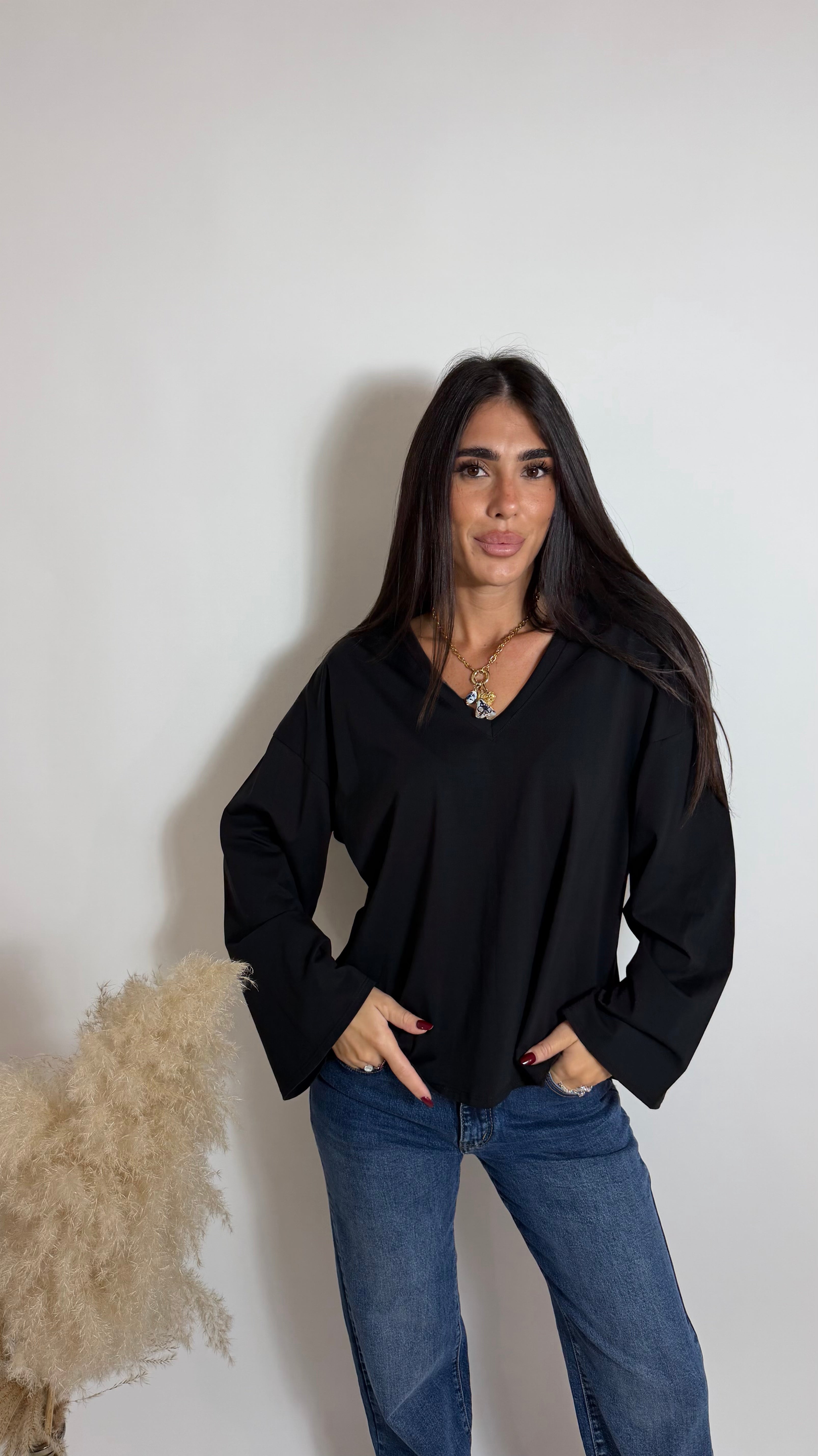 Maglia Scatoletta Scollo V Nera