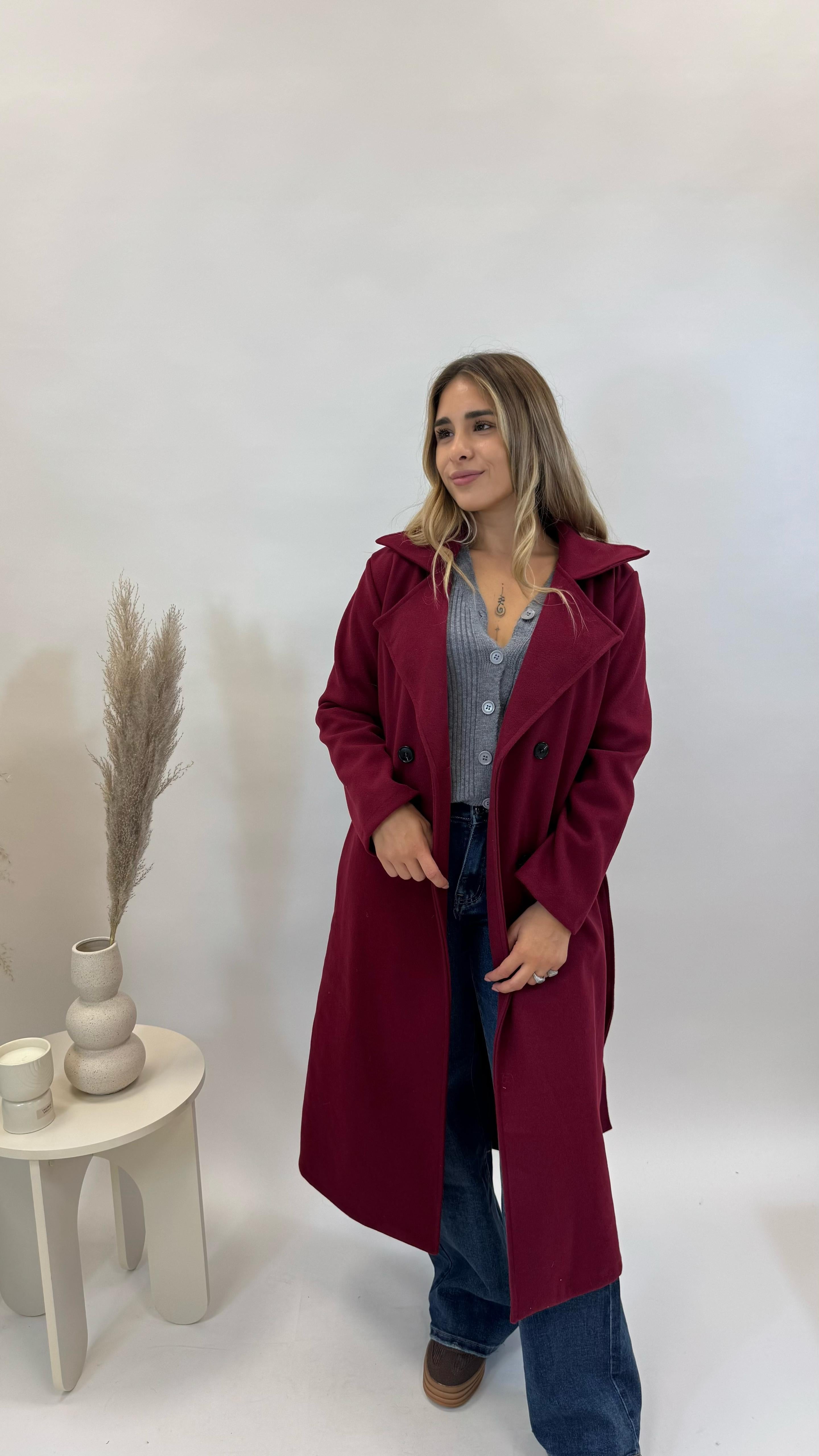 Coat BE YOU con Cinta Burgundy