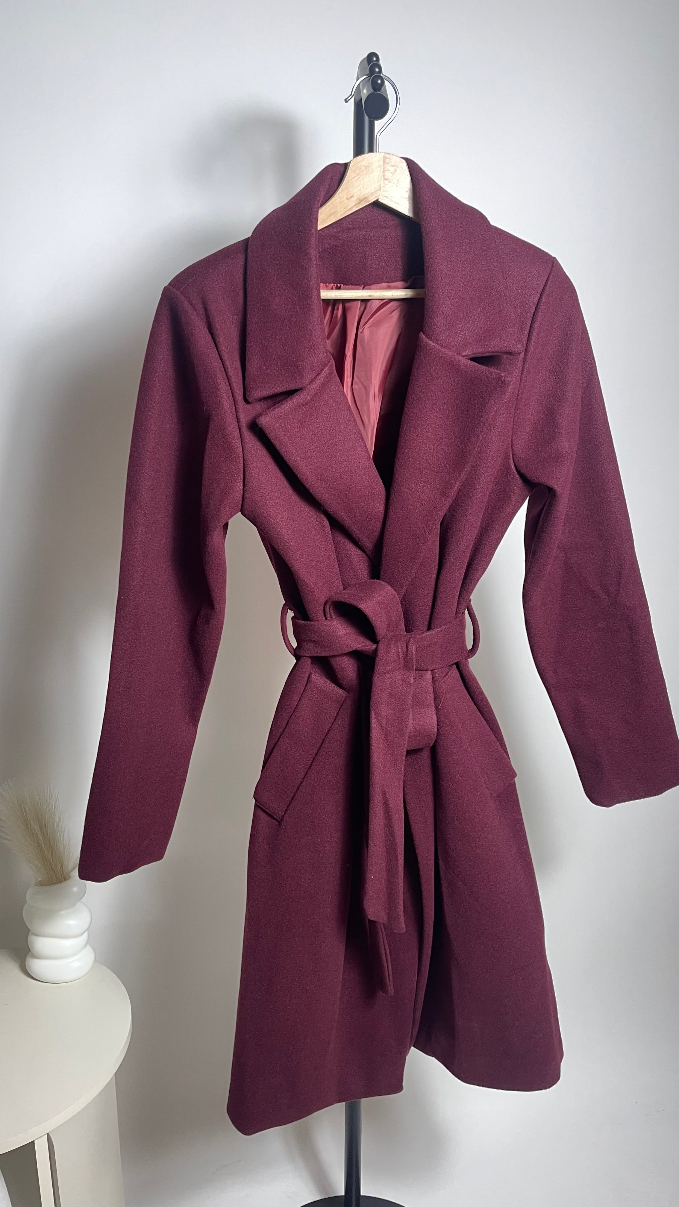 Coat Con Cinta Burgundy