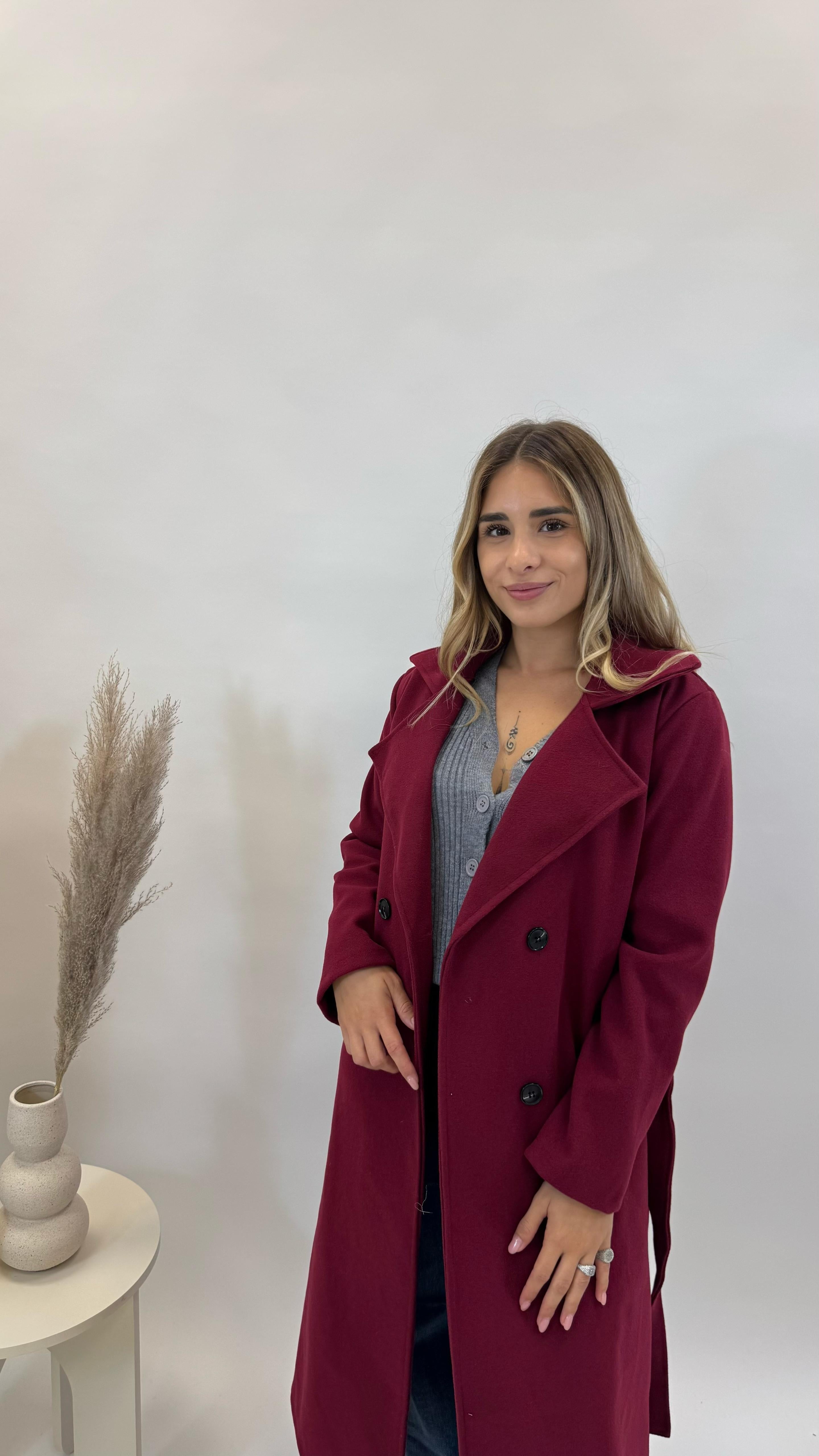 Coat BE YOU con Cinta Burgundy
