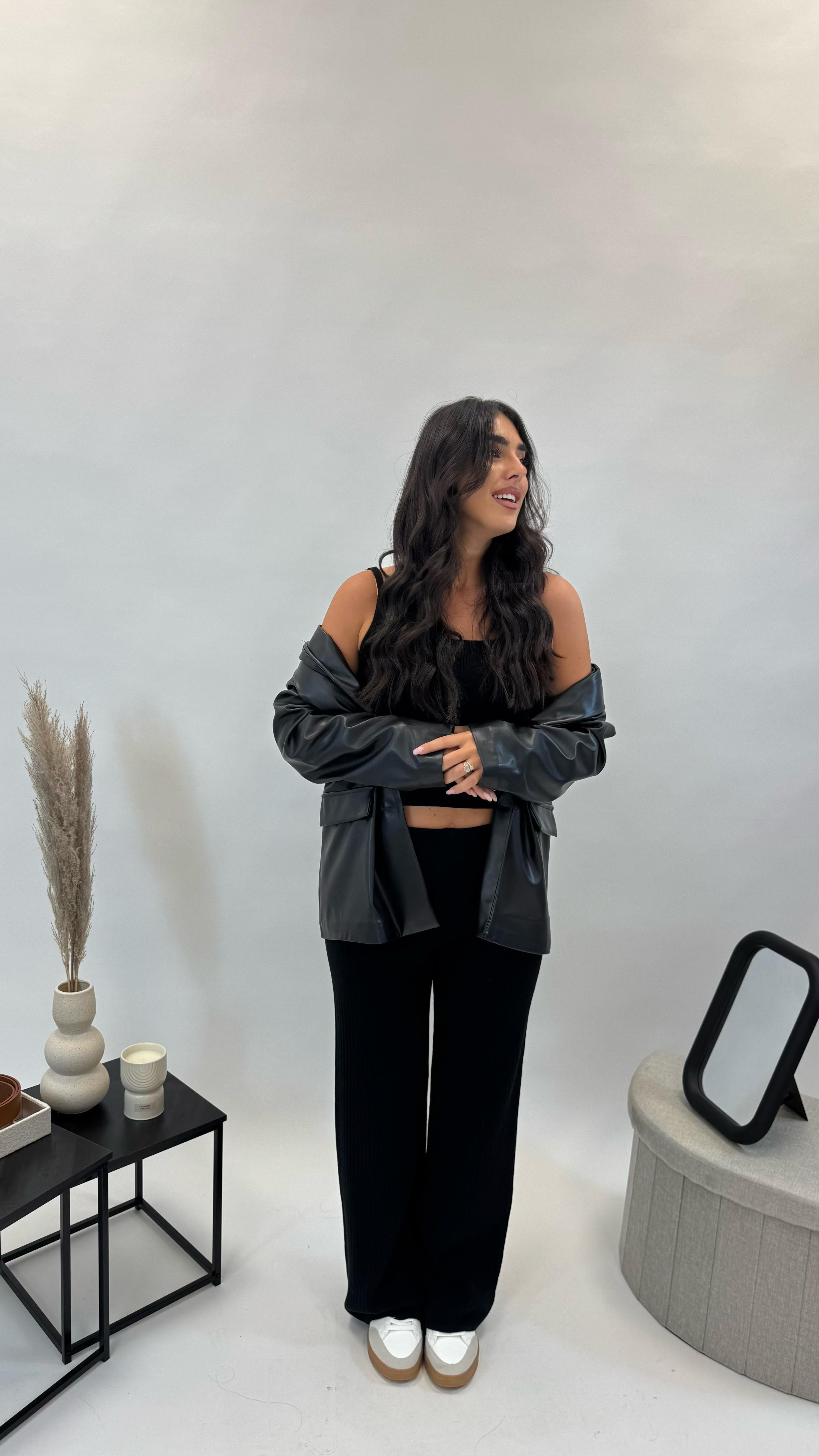 Set con Top in Maglia a Coste Nero