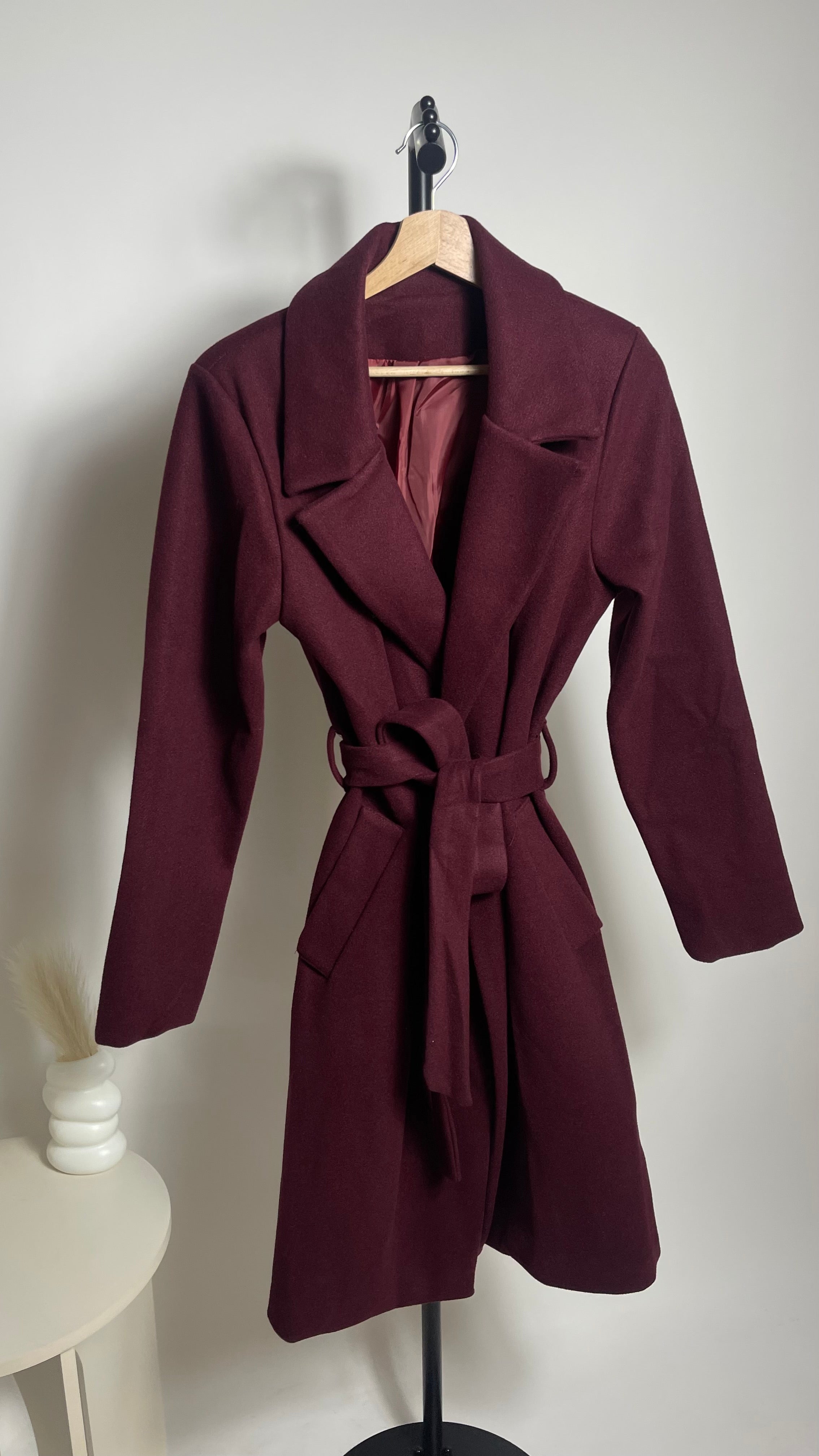 Coat Con Cinta Burgundy