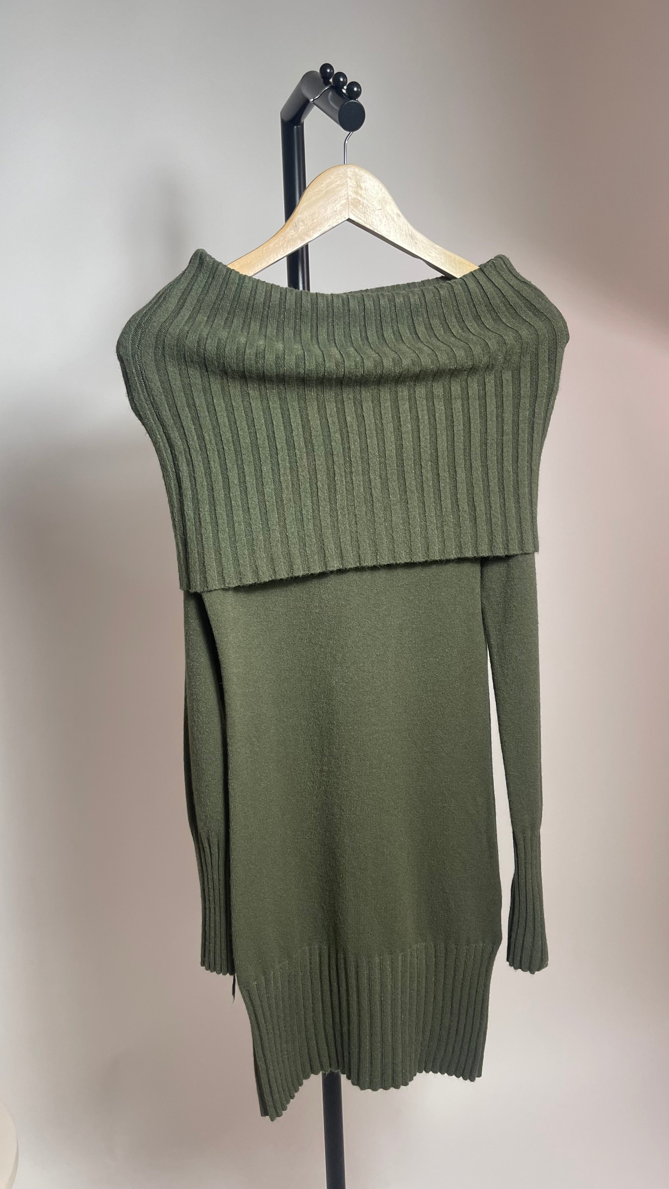 Abito Off-Shoulder Verde Utility