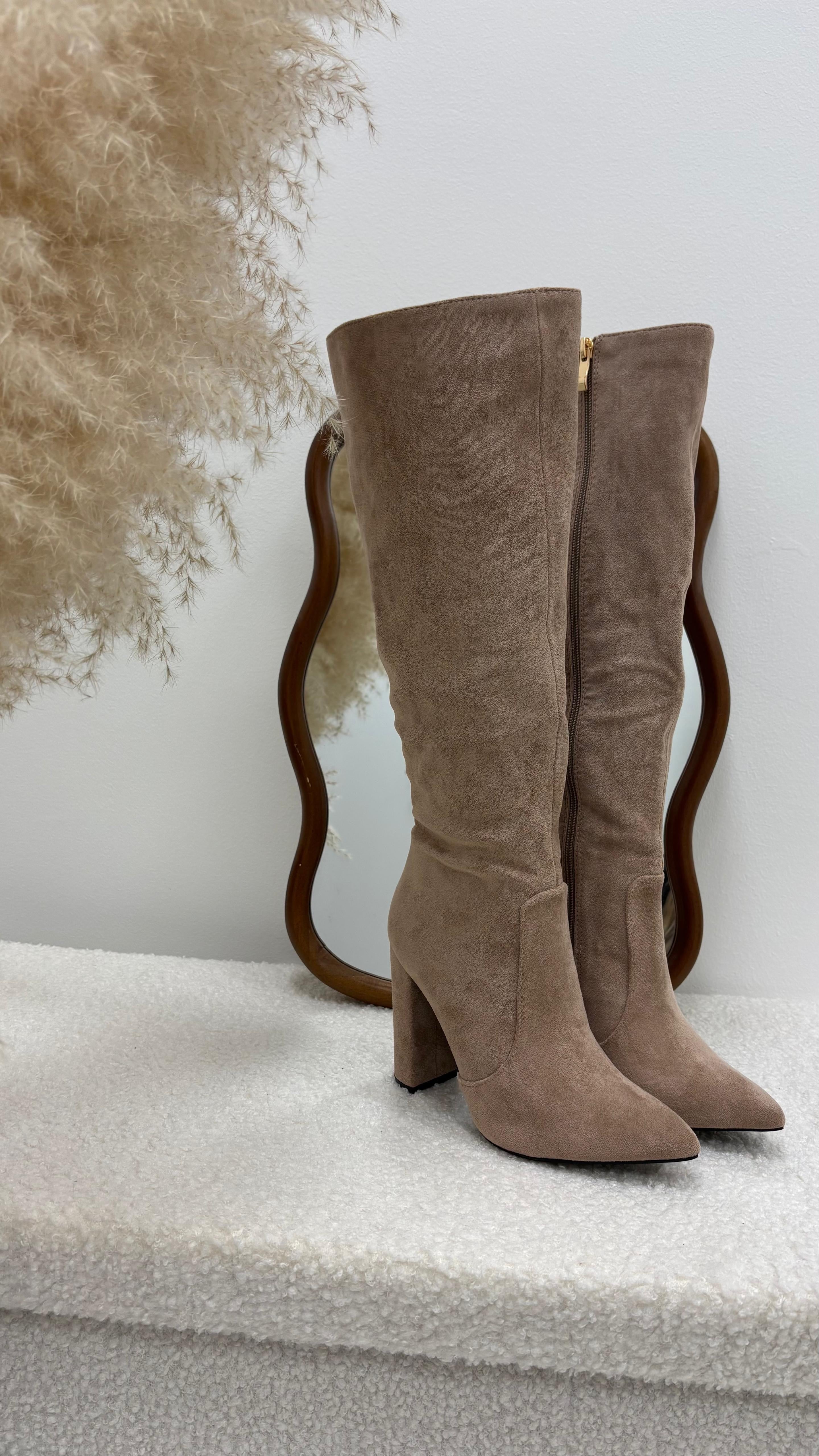 Stivale Suede Con Tacco