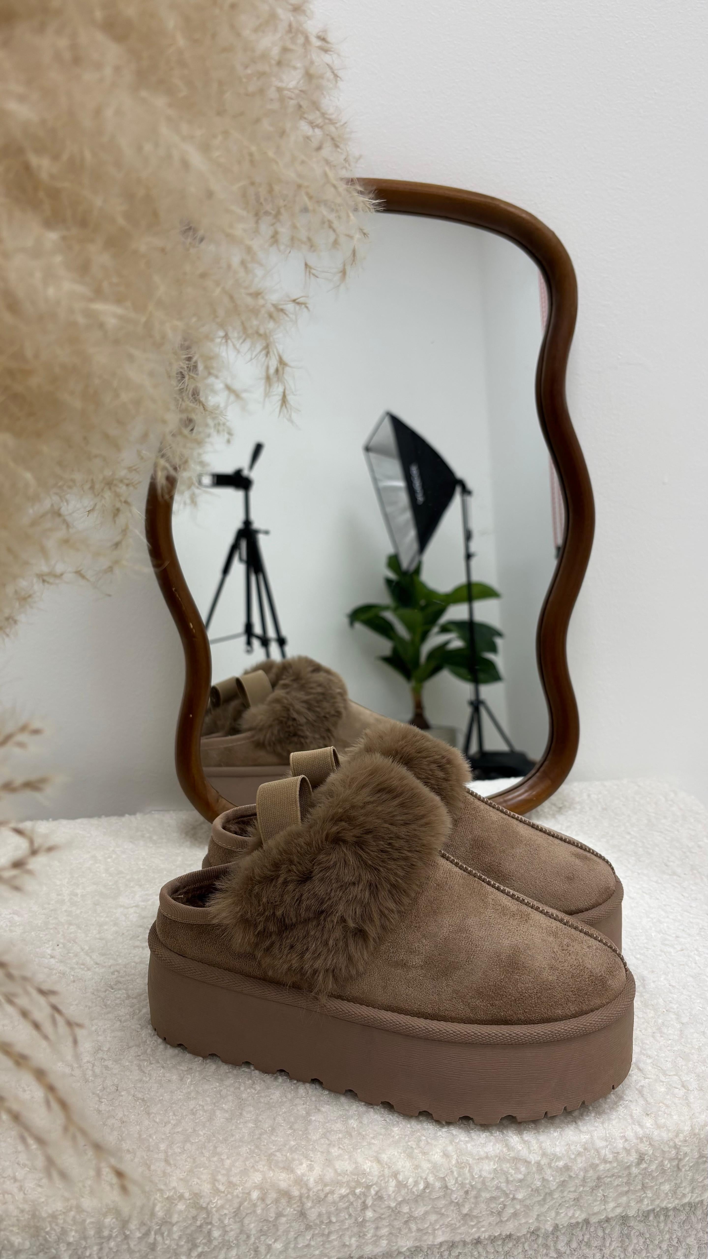 Inspo Ugg Funkette