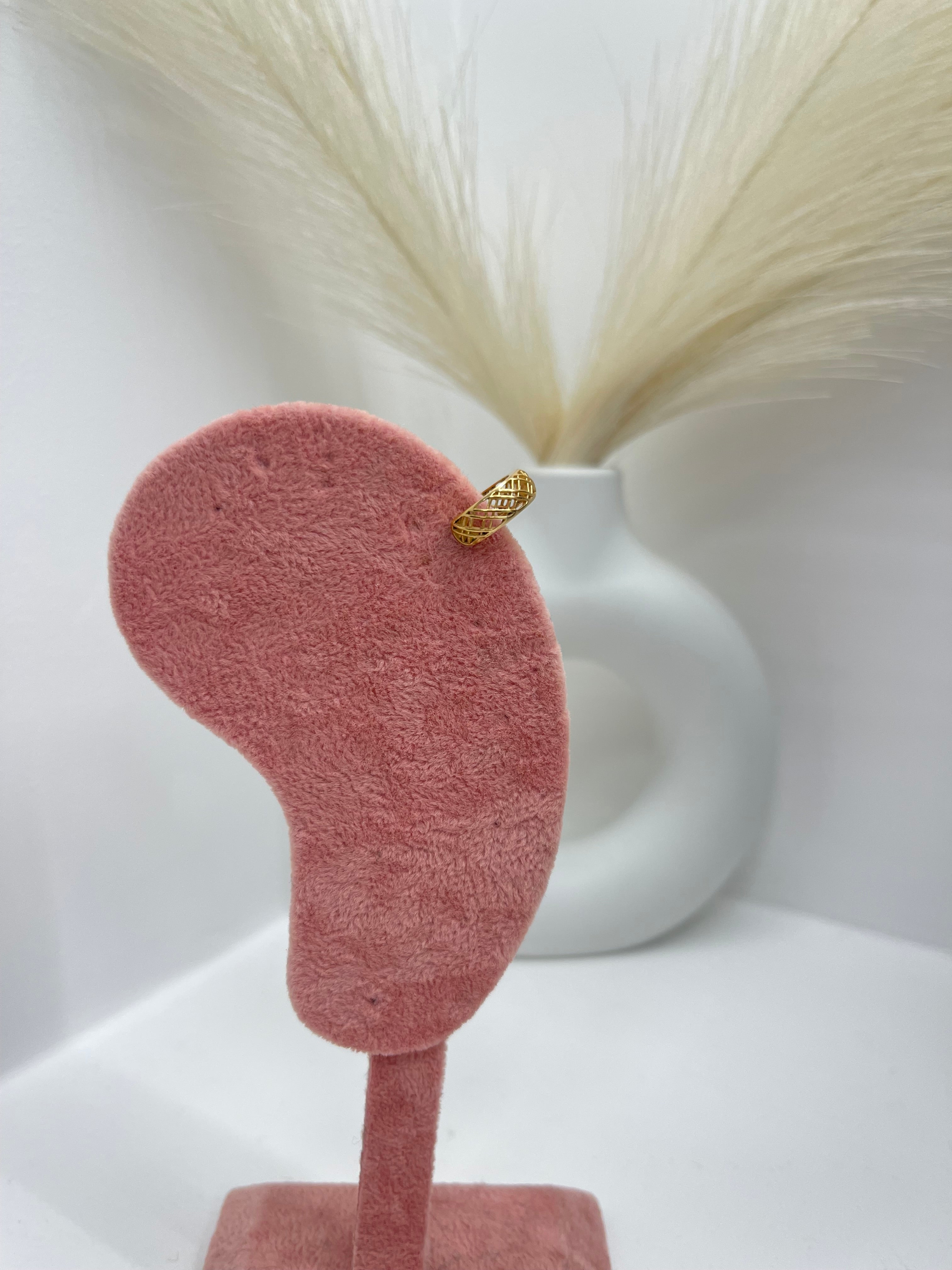 Ear Cuff Stripes Gold