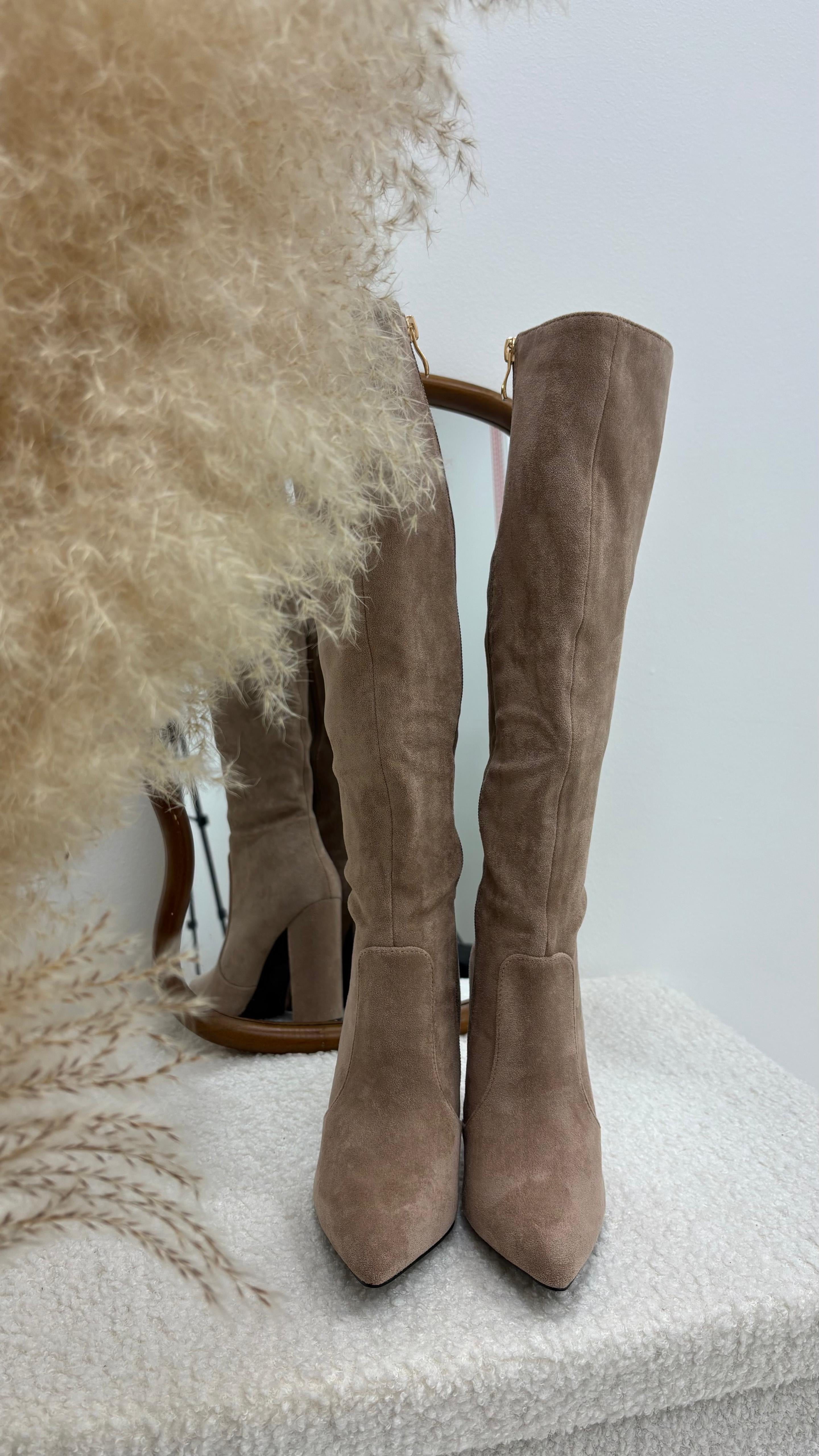 Stivale Suede Con Tacco