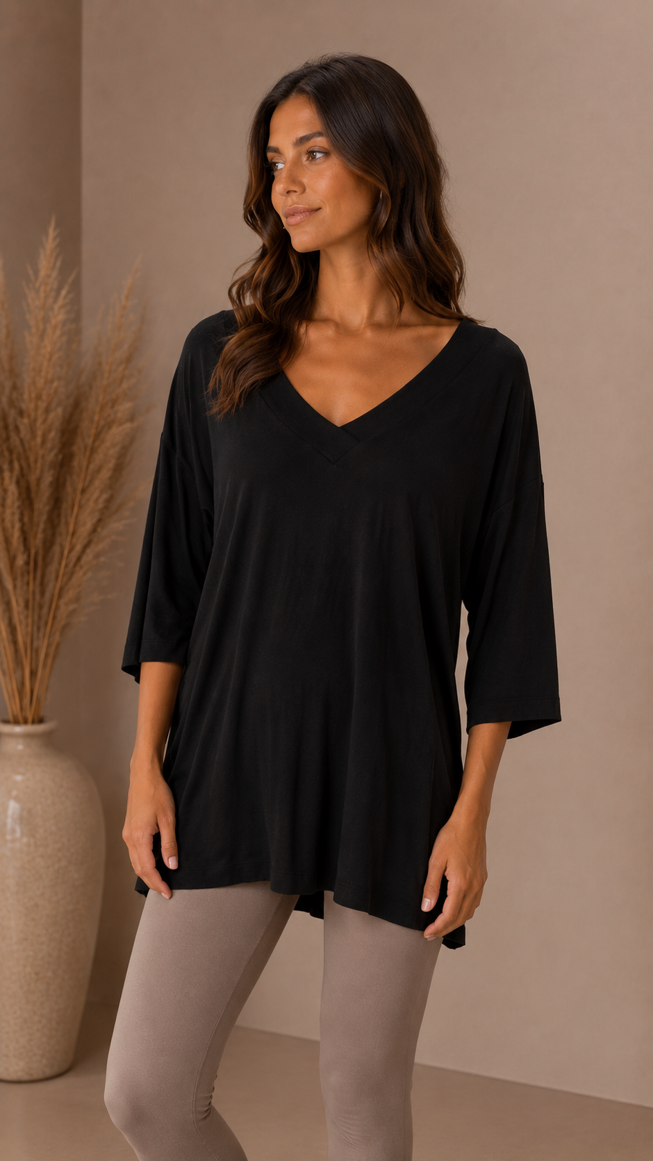 T-shirt over Scollo V Nera