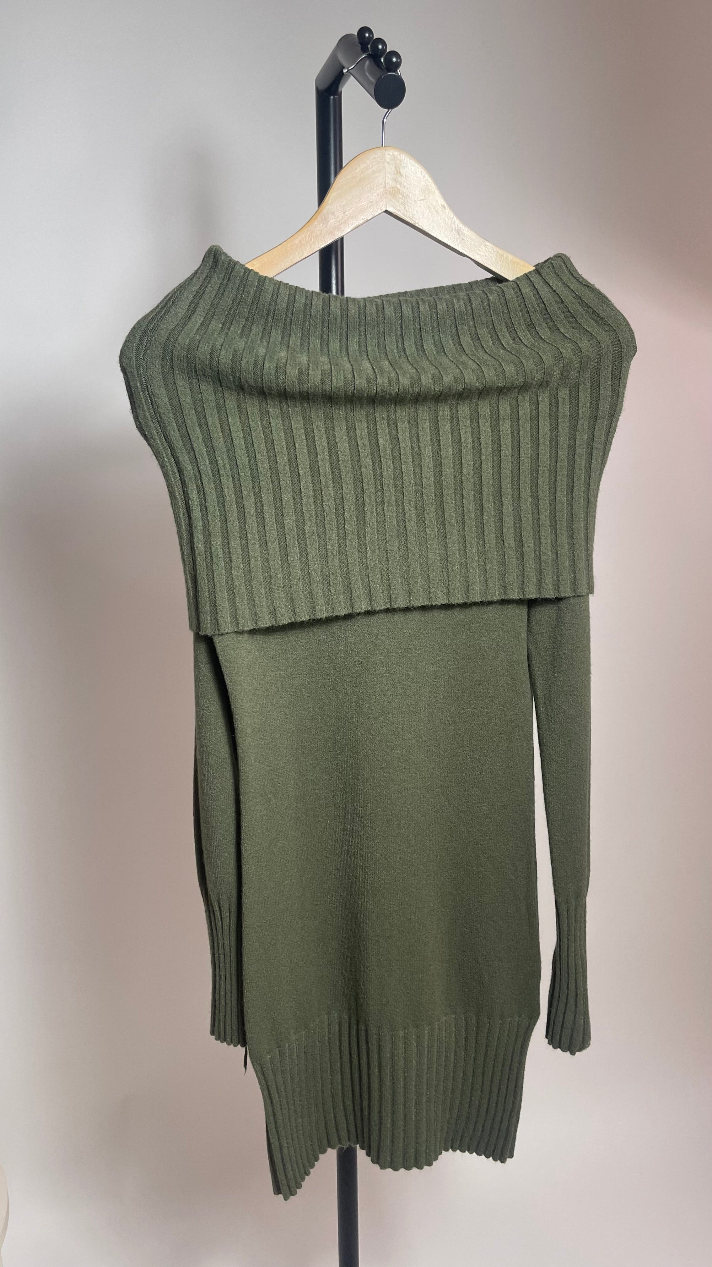 Abito Off-Shoulder Verde Utility